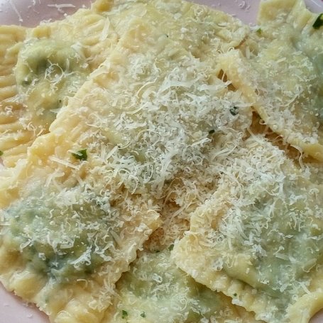 Krok 7 - Ravioli szpinakowo-serowe foto