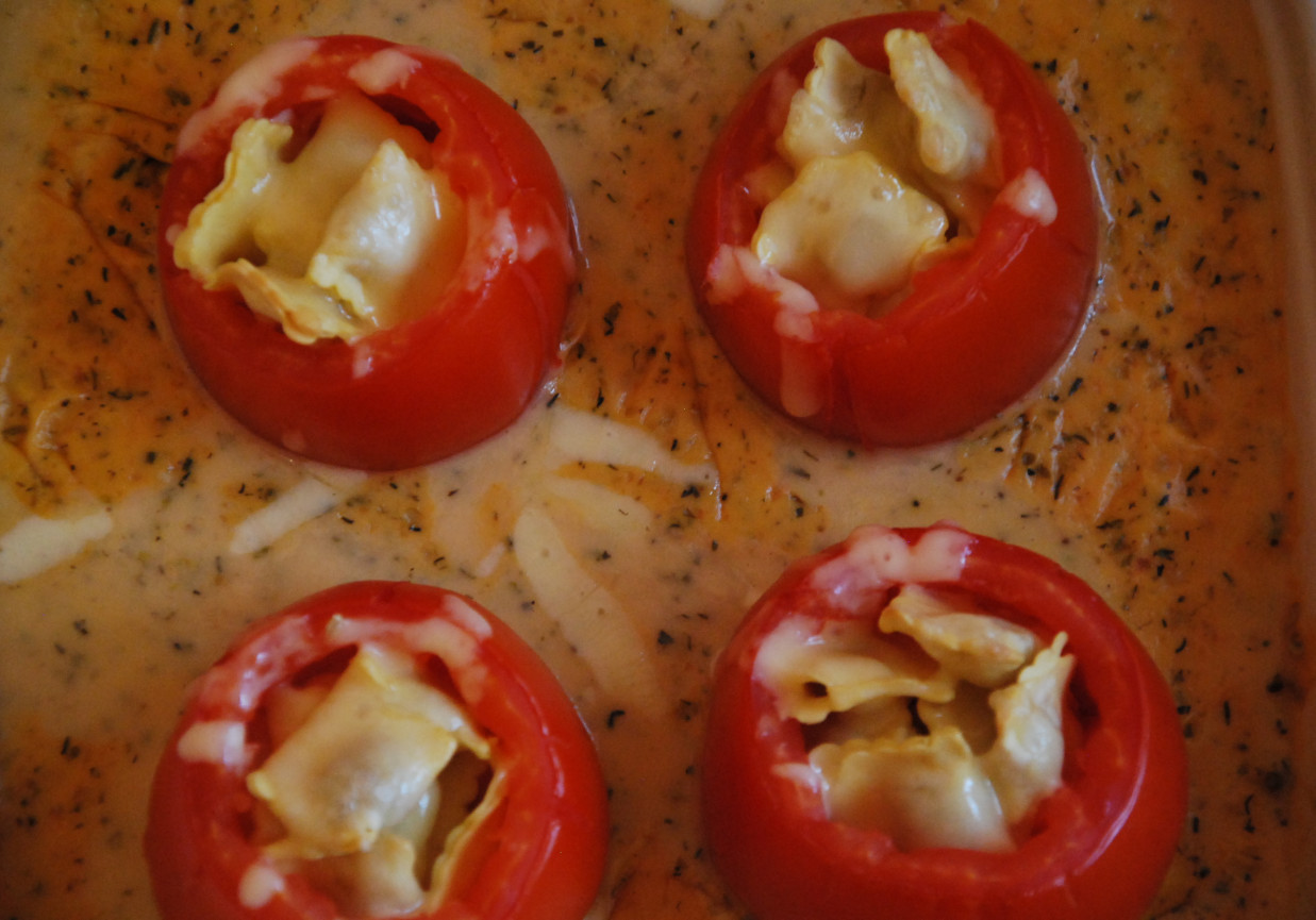 Ravioli w pomidorach foto