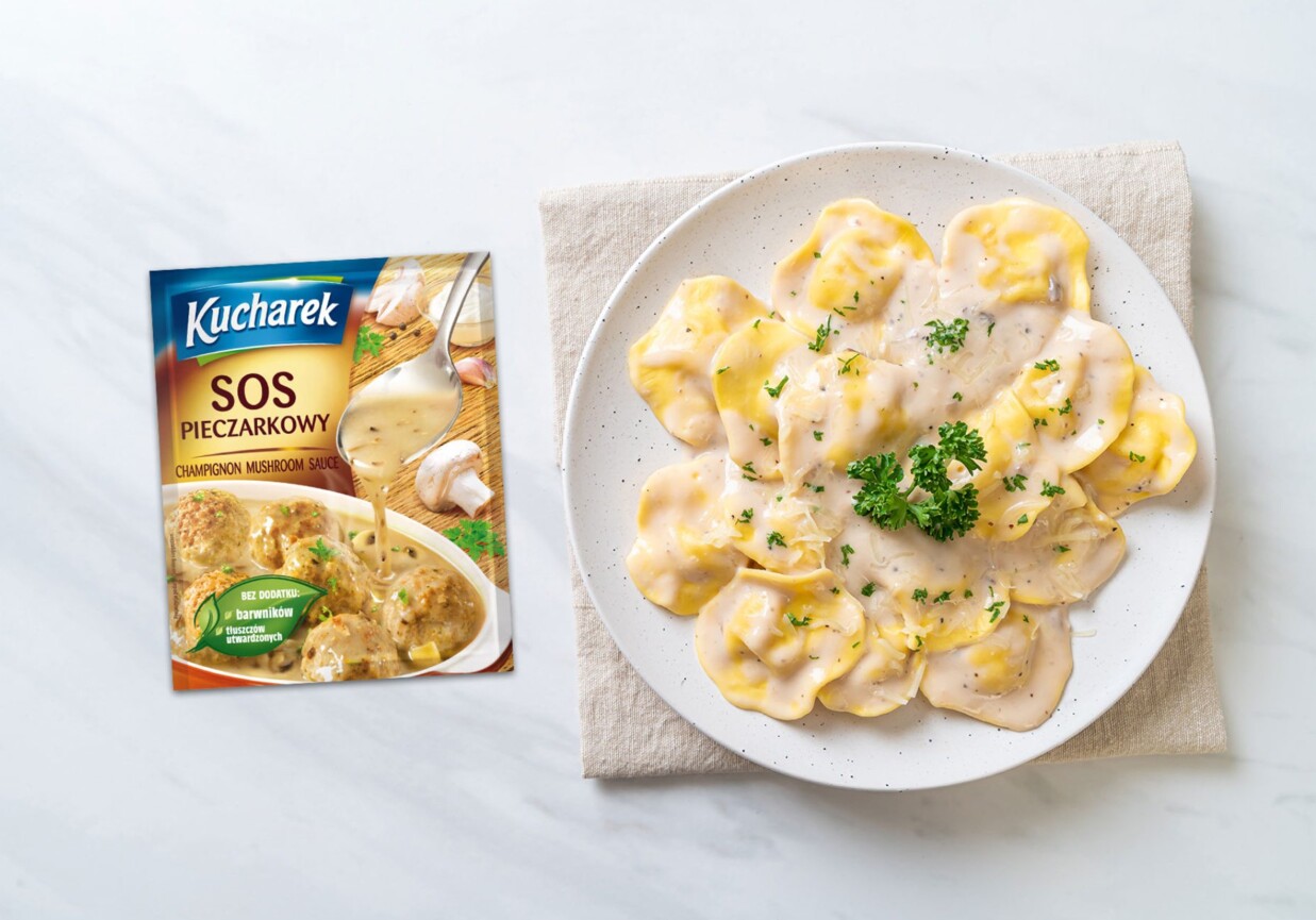 Ravioli ze szpinakiem, serem pleśniowym i sosem pieczarkowym foto