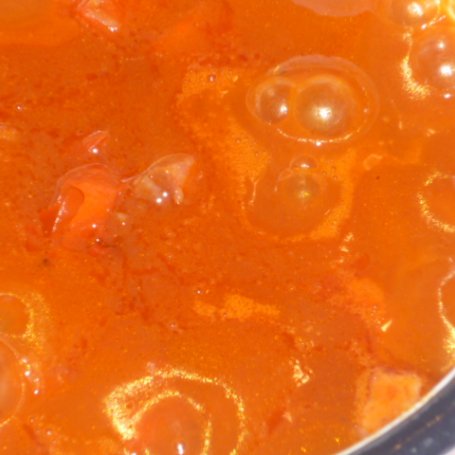 Krok 3 - Razowe kluski kładzione podane z klopsem w sosie pomidorowym foto