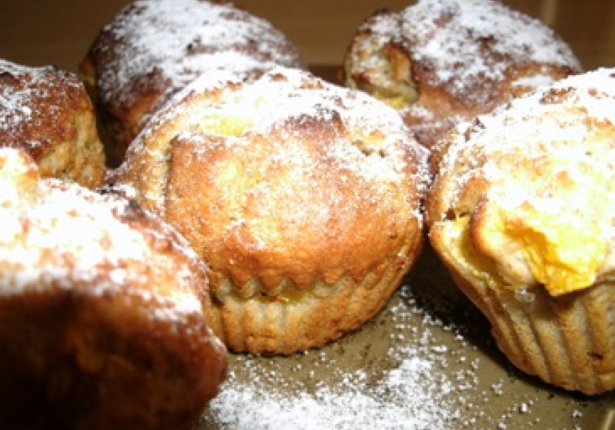 razowe muffiny z brzoskiwniami foto