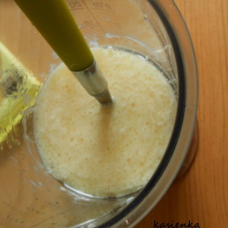 Krok 3 - Razowe muffiny z malinami i białą czekoladą foto
