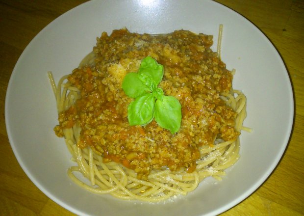 Fotografia przedstawiająca Razowe Spaghetti Bolognese