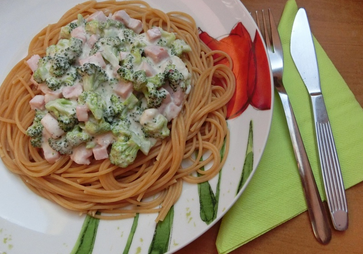 Razowe Spaghetti Z Sosem Serowo-brokułowym - DoradcaSmaku.pl