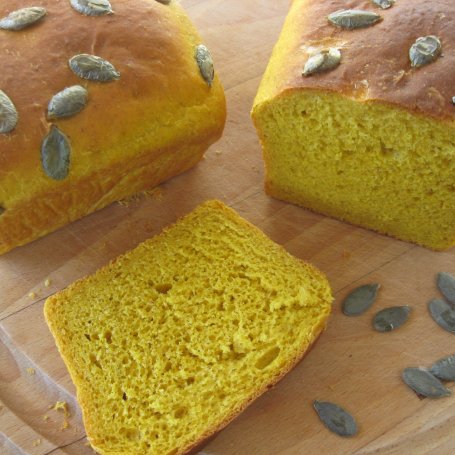 Krok 4 - Razowy chleb drożdżowy z dyniowym puree foto
