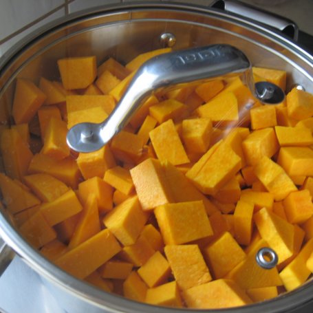 Krok 1 - Razowy chleb drożdżowy z dyniowym puree foto