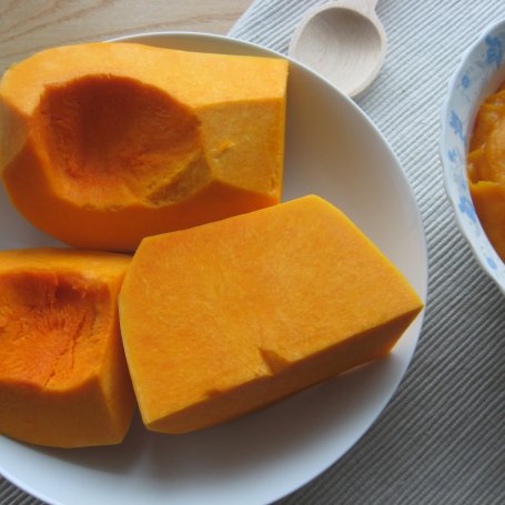 Krok 2 - Razowy chleb drożdżowy z dyniowym puree foto