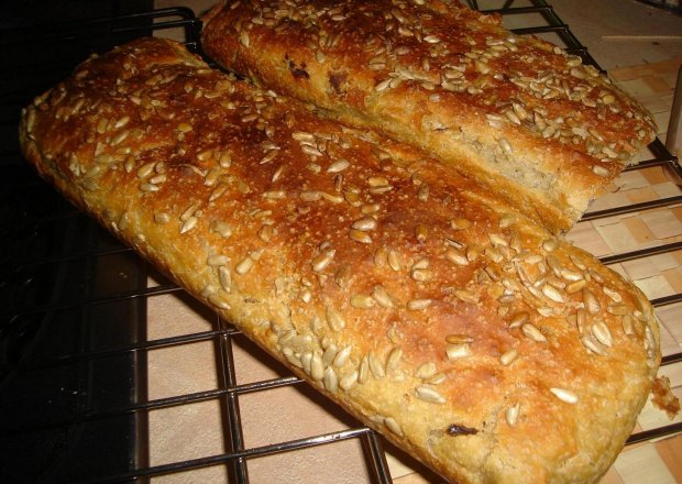 Fotografia przedstawiająca Razowy chleb z miodem