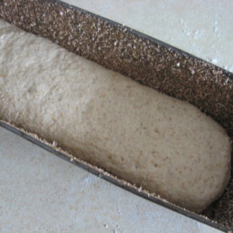 Krok 2 - Razowy chleb z płatkami owsianymi foto