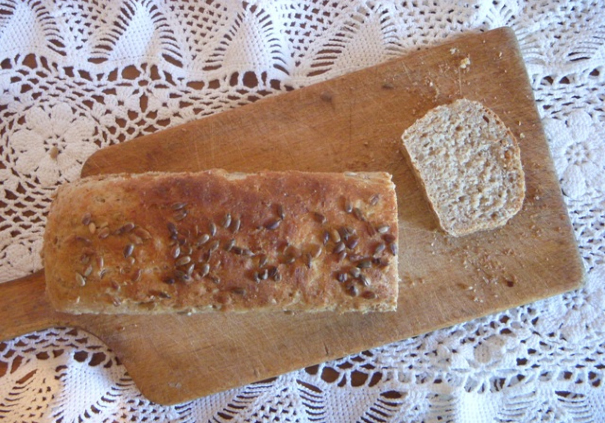 Razowy chleb ze słonecznikiem foto