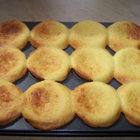 Krok 5 - Ricottowe z wiśniami, czyli muffinki na sobotę :) foto