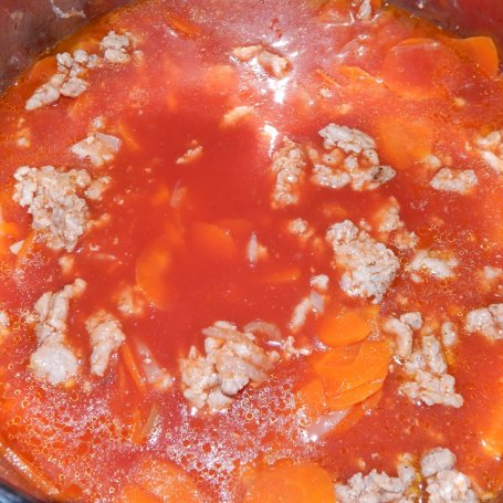 Krok 2 - Rigatoni z sosie pomidorowym z bakłażanem i wieprzowiną foto