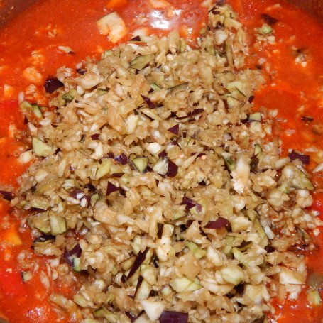 Krok 4 - Rigatoni z sosie pomidorowym z bakłażanem i wieprzowiną foto