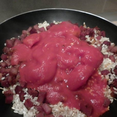 Krok 3 - Risotto na szynce w pomidorach z oliwkami i nie tylko ... foto