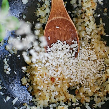 Krok 2 - Risotto pomidorowe z krewetkami foto