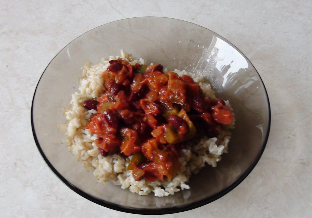Risotto z brązowego ryżu i czerwonej fasoli foto