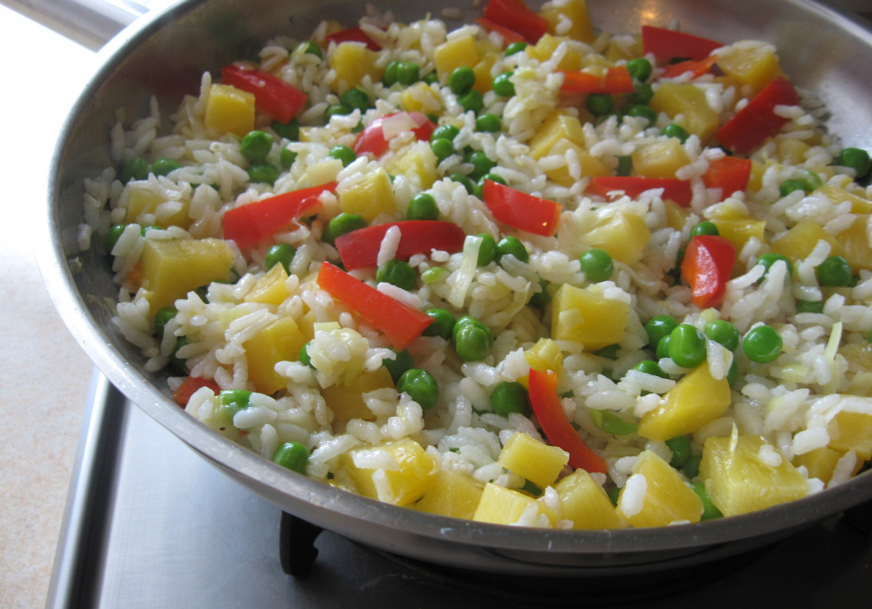 Risotto z kolorową papryką i groszkiem foto