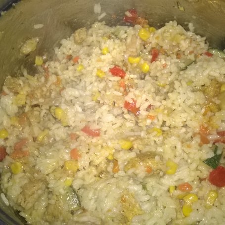 Krok 5 - Risotto z kurczakiem w carry i warzywami foto