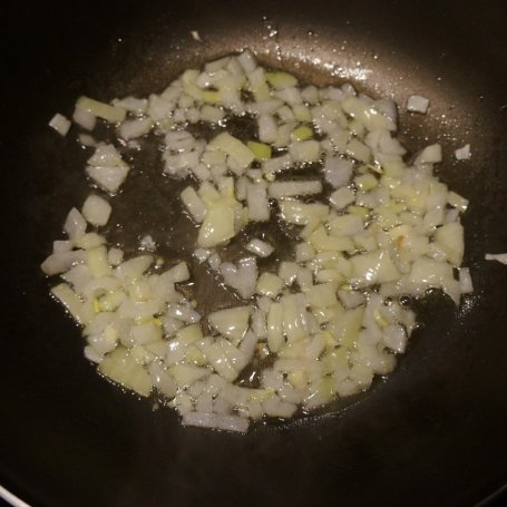 Krok 4 - Risotto z kurczakiem, warzywami i serem żółtym foto