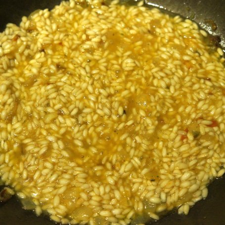 Krok 6 - Risotto z kurczakiem, warzywami i serem żółtym foto