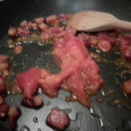 Krok 2 - Risotto z serem feta na surowym boczku. foto