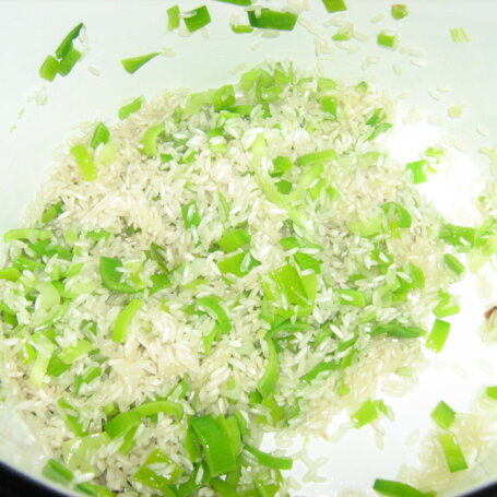 Krok 2 - risotto z wędzonym łososiem foto