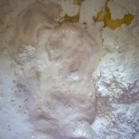 Krok 2 - Rogaliki drożdżowe z marmoladą foto