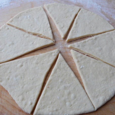 Krok 2 - Rogaliki drożdżowe z serem foto