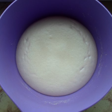 Krok 1 - Rogaliki francuskie drożdżowe z budyniem, czekoladą i rodzynkami foto