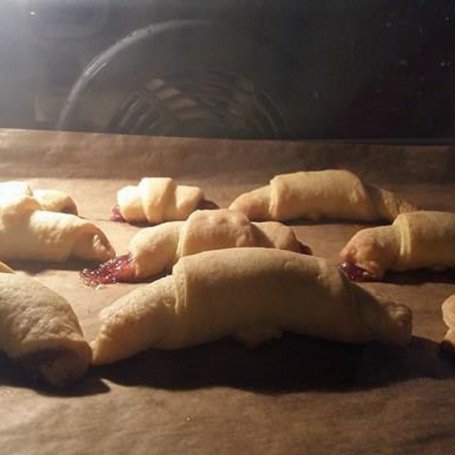 Krok 5 - Rogaliki z białym serem i marmolada różaną foto