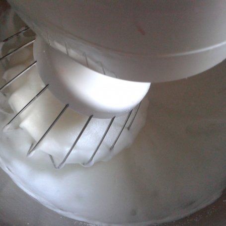 Krok 2 - Rolada biszkoptowa z jogurtowymi babeczkami foto