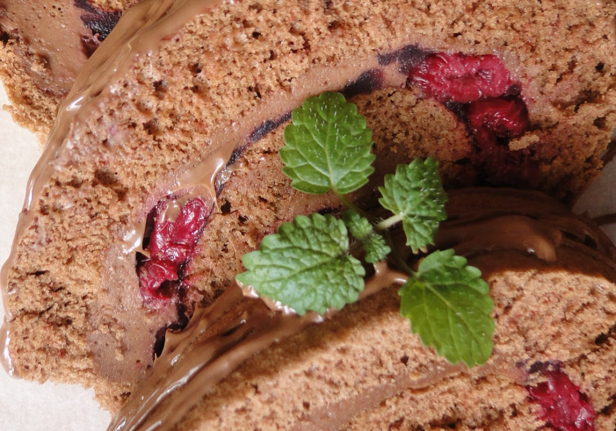 Rolada czekoladowo - wiśniowa foto