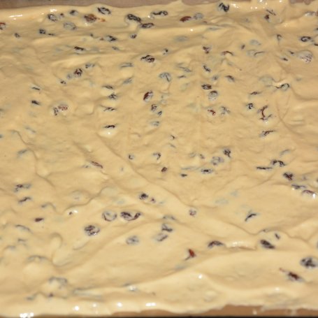 Krok 2 - Rolada makowa z rodzynkami i białą czekoladą w polewie orzechowo-czekoladowej foto
