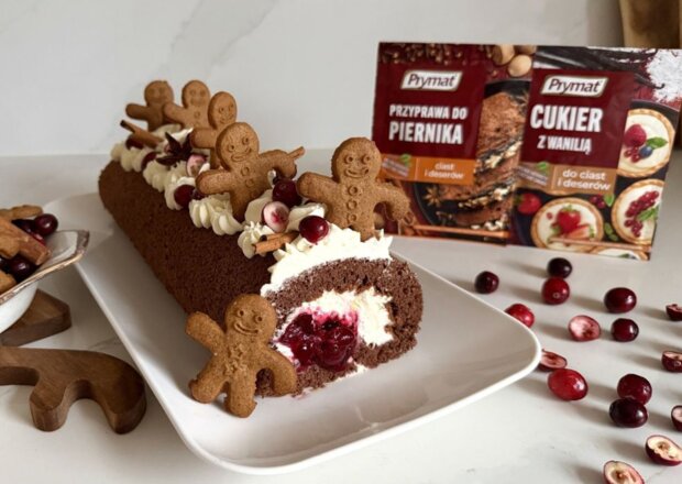 Fotografia przedstawiająca Rolada piernikowa z wiśniami