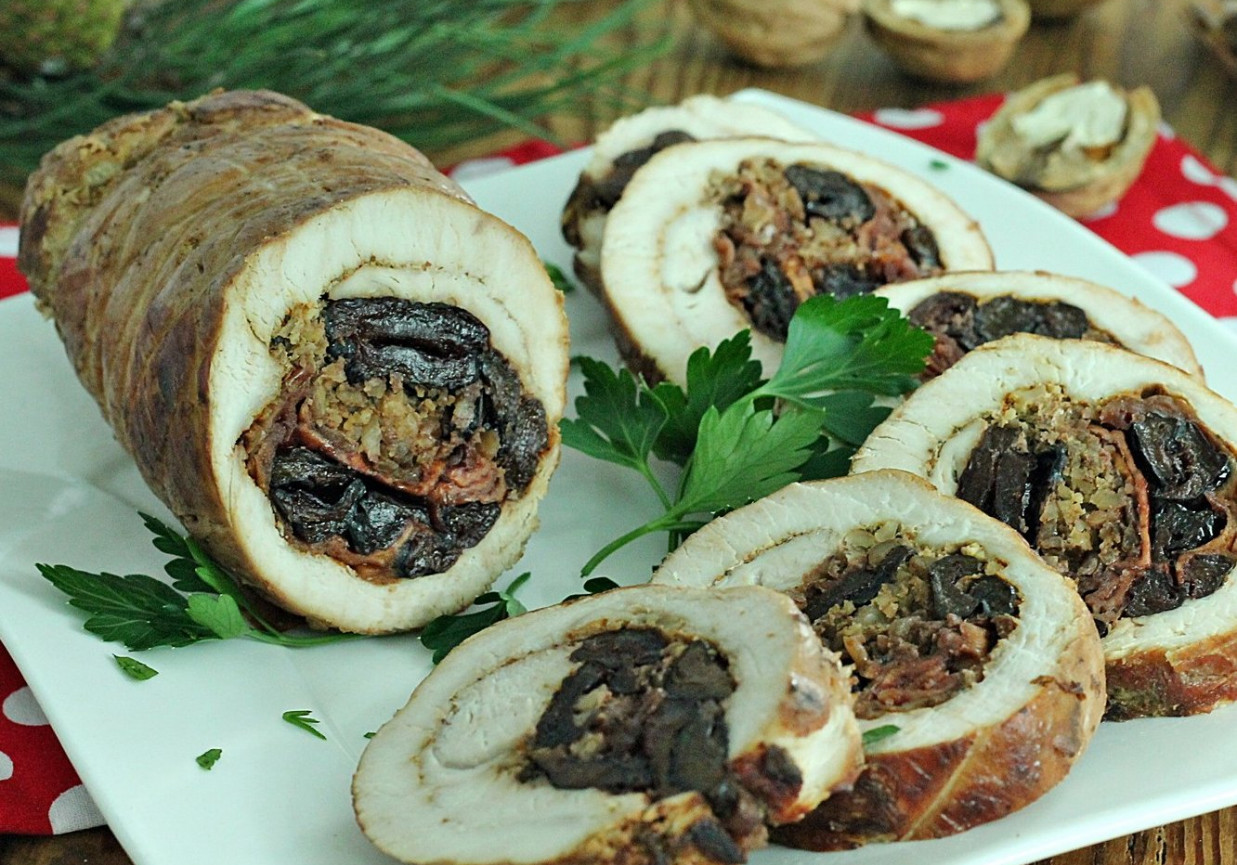 Rolada z suszonymi śliwkami i jabłkiem foto