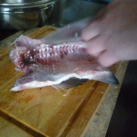Krok 1 - Rolada rybna z sosem koperkowym i młodą kapustką zasmażaną foto