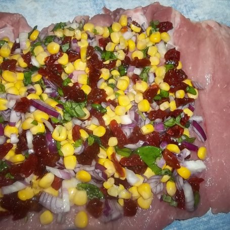 Krok 6 - Rolada schabowa z suszonymi pomidorami w marynacie musztardowej foto