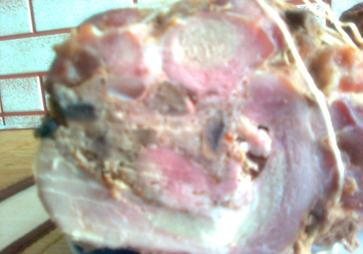 Rolada wieprzowa z mięsem i pieczarkami foto