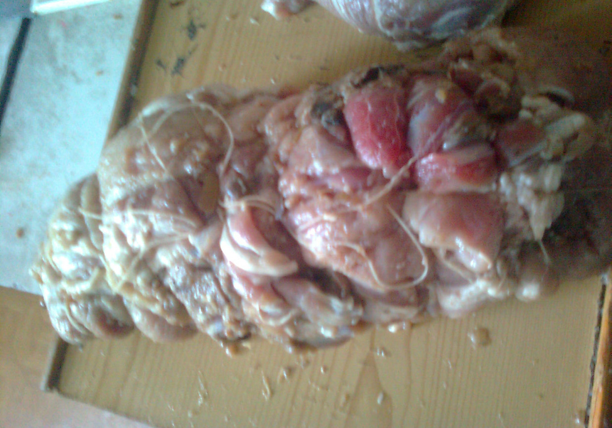Rolada wieprzowa z mięsem i pieczarkami foto