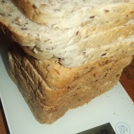 Krok 1 - Rolada z chleba tostowego z    ziarnami foto