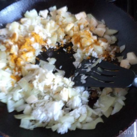 Krok 3 - Rolada z indyka z farszem z ryżu , jabłka i cebuli z nutą curry foto