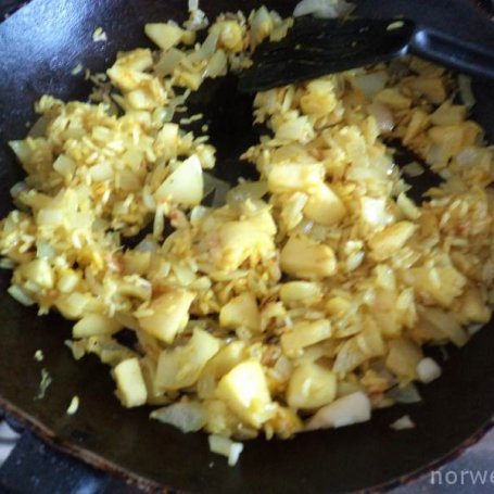 Krok 5 - Rolada z indyka z farszem z ryżu , jabłka i cebuli z nutą curry foto