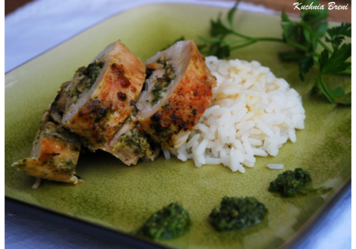 Rolada z indyka z pesto pietruszkowym i pieczarkami foto
