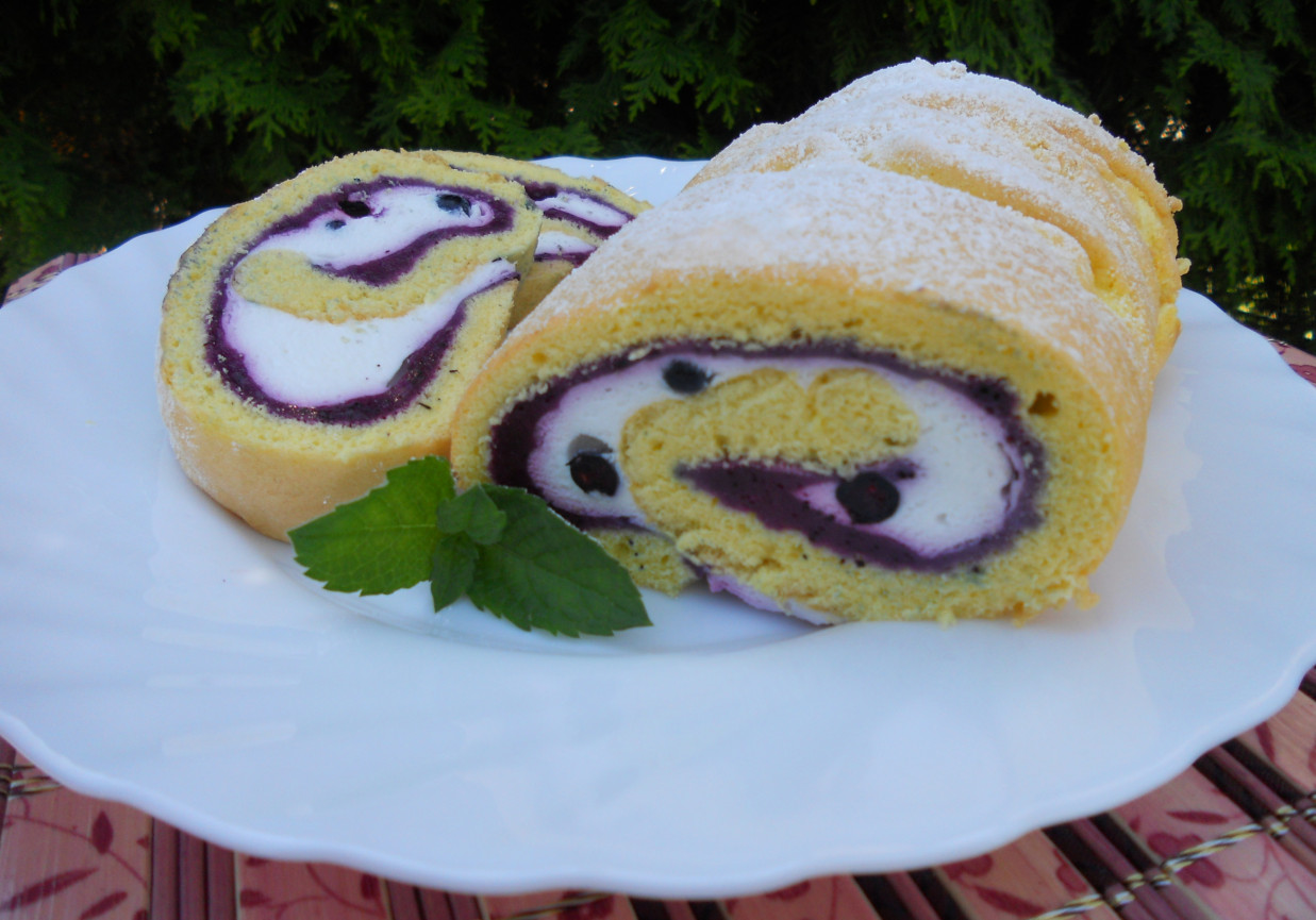 Rolada z jagodami foto