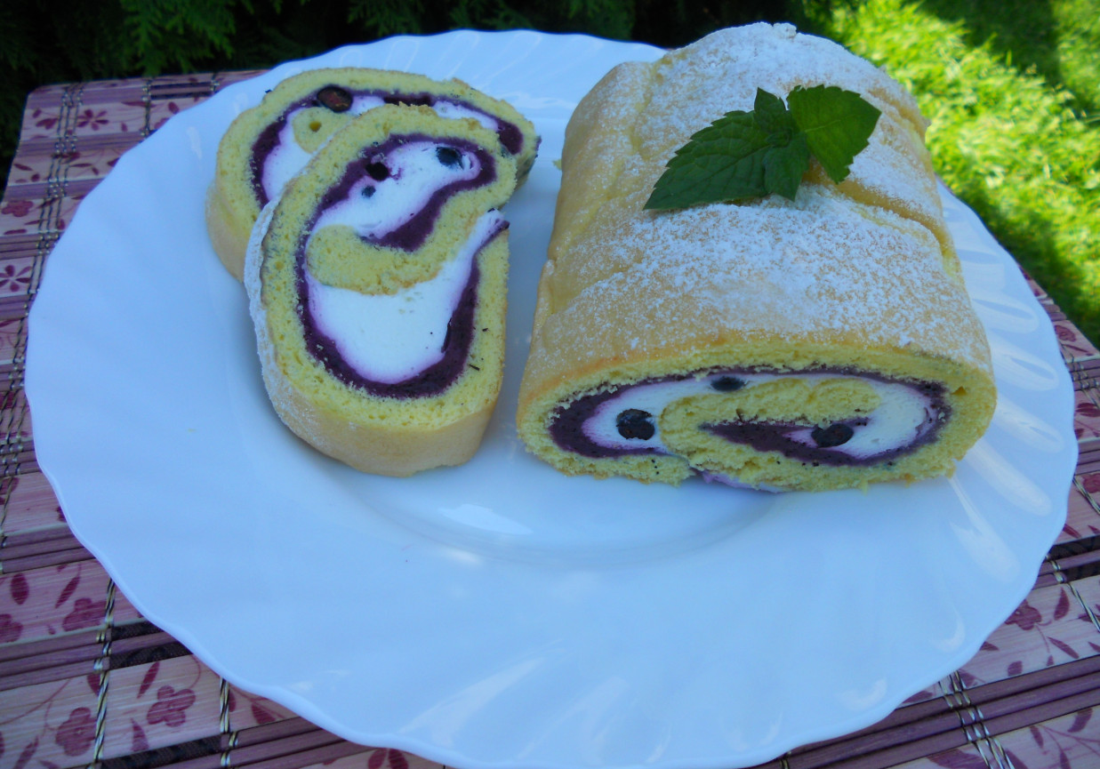 Rolada z jagodami foto