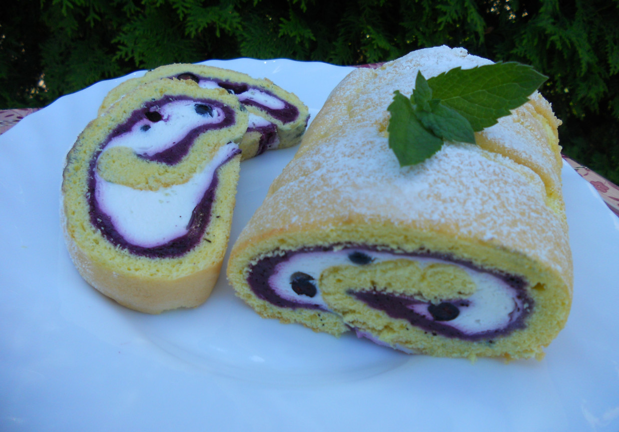 Rolada z jagodami foto