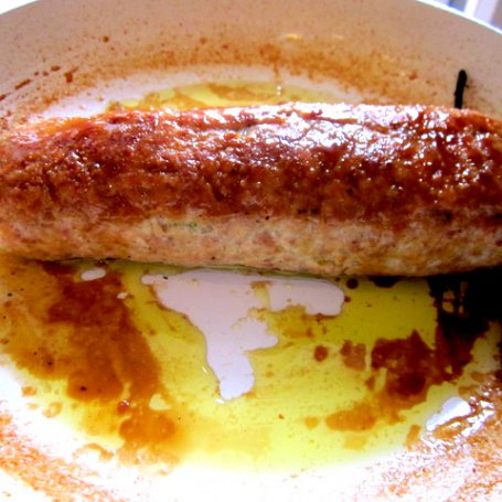 Krok 4 - Rolada z mięsa mielonego z warzywami i sosem winnym foto