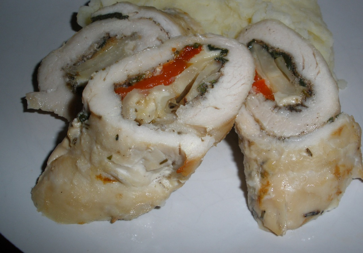 Rolada z piersi kurczaka z selerem i serem pleśniowym foto