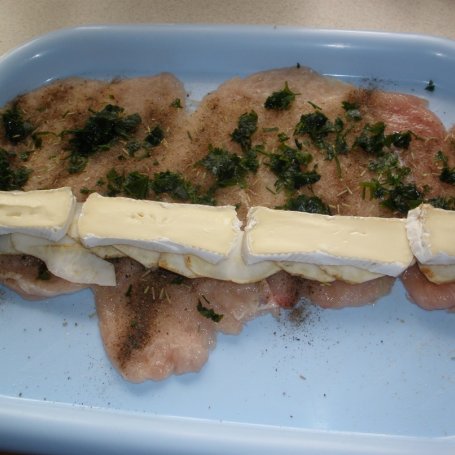 Krok 3 - Rolada z piersi kurczaka z selerem i serem pleśniowym foto