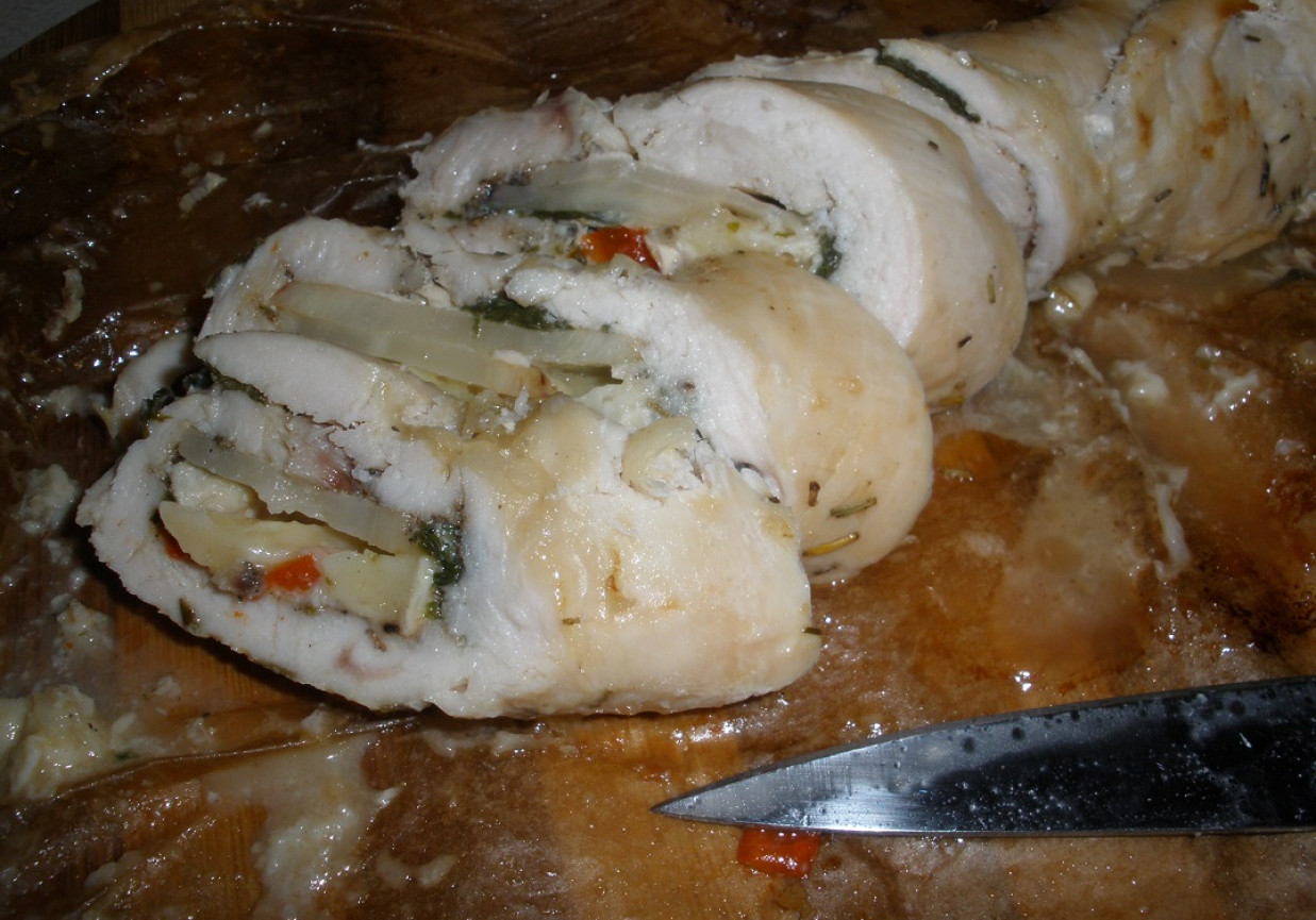 Rolada z piersi kurczaka z selerem i serem pleśniowym foto